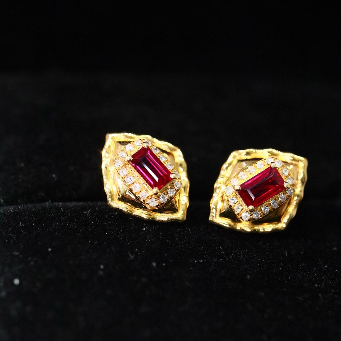 14k Gold 0.50 Ctw Natural Ruby & Diamond Earrings: Ref:230987152 // gold content:14k gold // main gemstone:ruby // shape:emerald // carat weight:0. 40ct // clarity grade:vs-si // color:red // treatment:natural // cut grade:g // // adjacent gemstone 2