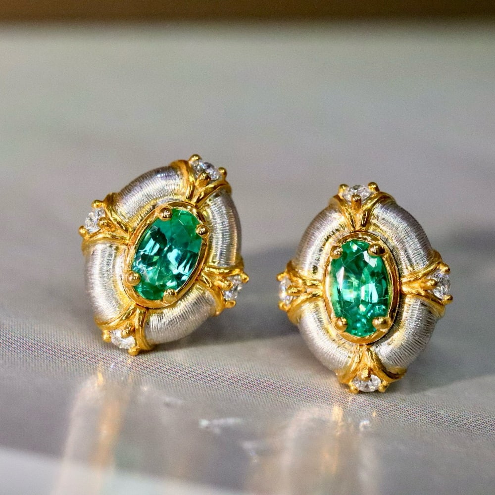 14k Gold 0.58 Ctw Natural Emerald & Diamond Earrings: Ref:230987156 // gold content:14k gold // main gemstone:emerald // shape:oval // carat weight:0. 46ct // clarity grade:vs-si // color:green // treatment:natural // cut grade:g // // adjacent gemstone