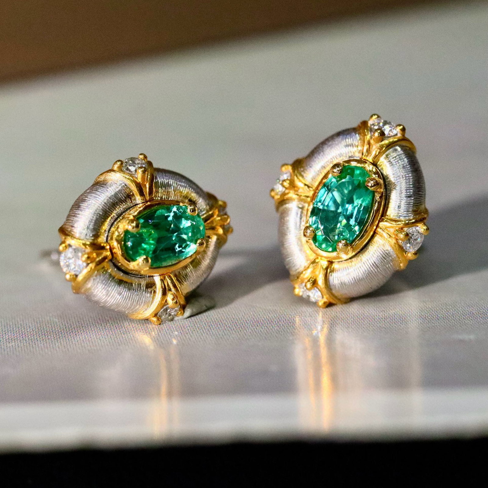 14k Gold 0.58 Ctw Natural Emerald & Diamond Earrings - 3