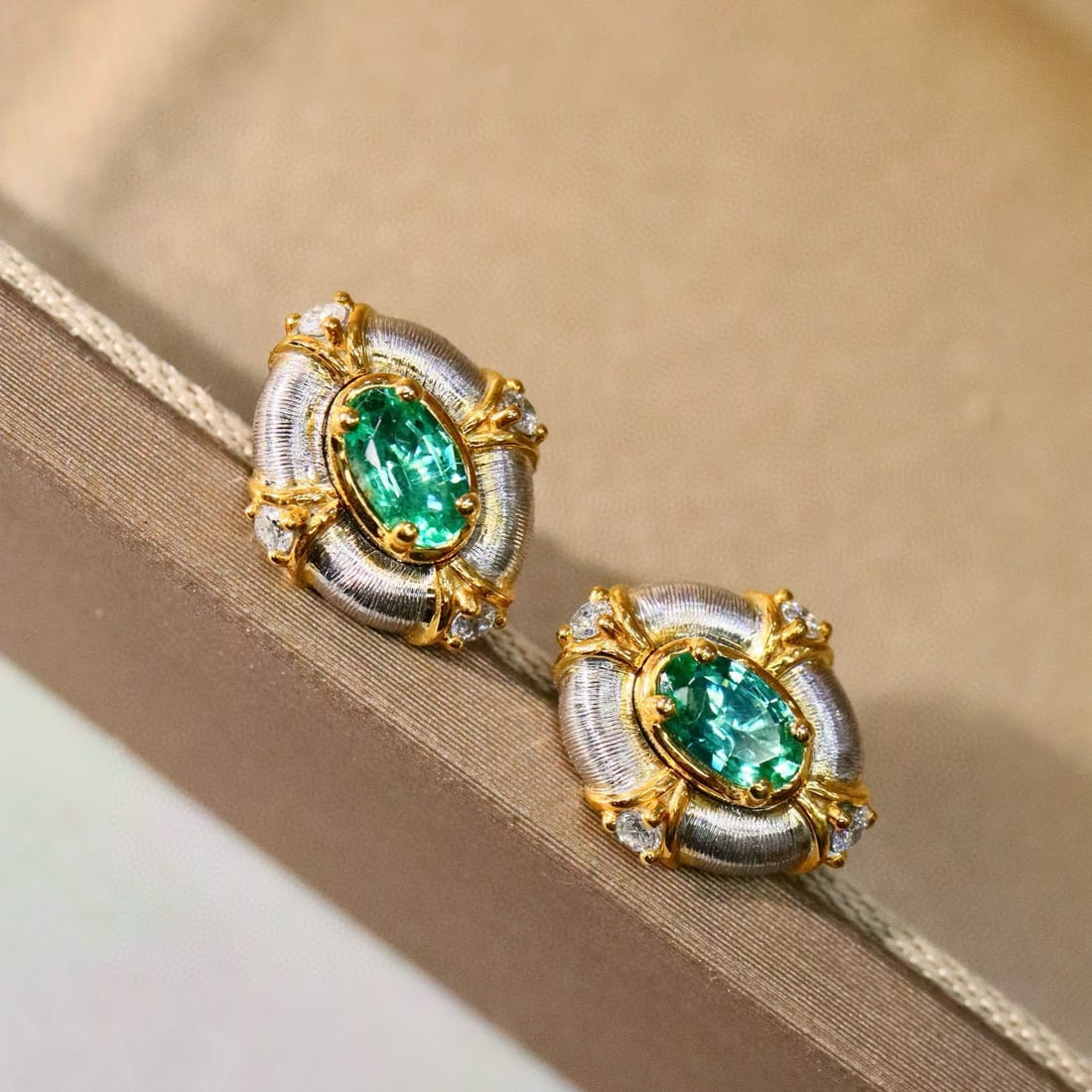 14k Gold 0.58 Ctw Natural Emerald & Diamond Earrings - 4