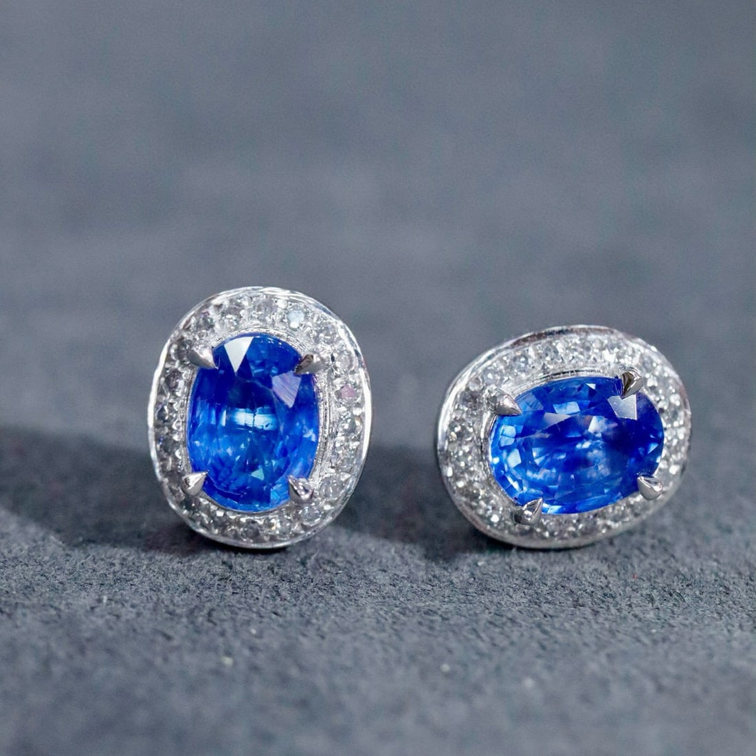 14k Gold 1.91 Ctw Natural Sapphire & Diamond Earrings: Ref:230987157 // gold content:14k gold // main gemstone:sapphire // shape:oval // carat weight:1. 75ct // clarity grade:vs-si // color:blue // treatment:natural // cut grade:g // // adjacent gemstone