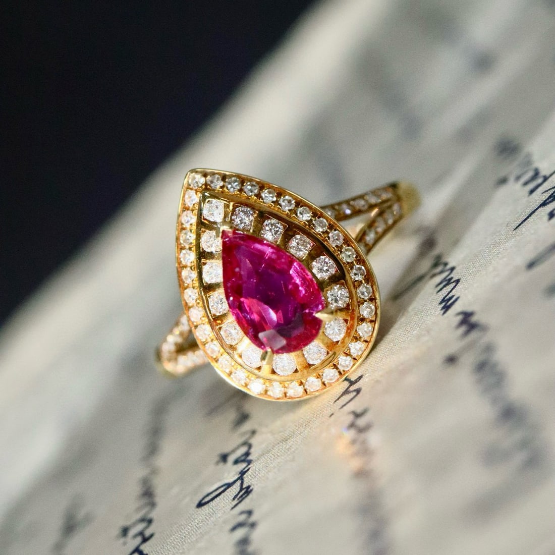 14k Gold 1.18 Ctw Natural Ruby & Diamond Ring: Ref:230987163 // gold content:14k gold // ring size:7. 25us // // main gemstone:ruby // shape:pear // carat weight:0. 84ct // clarity grade:vs-si // color:red // treatment:natural // cut grade:g //
