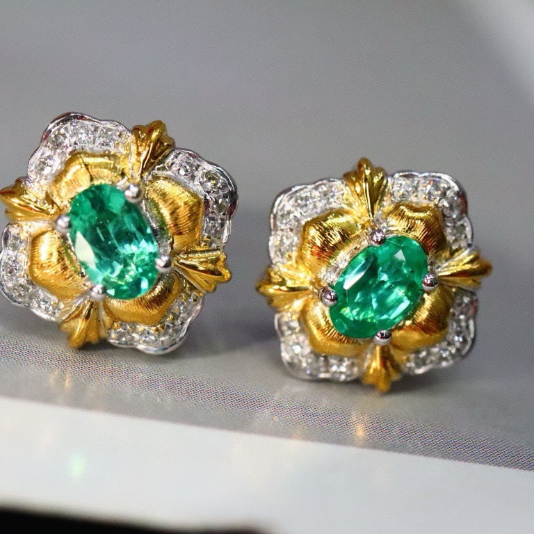 14k Gold 0.50 Ctw Natural Emerald & Diamond Earrings: Ref:230987164 // gold content:14k gold // main gemstone:emerald // shape:oval // carat weight:0. 41ct // clarity grade:vs-si // color:green // treatment:natural // cut grade:g // // adjacent gemstone