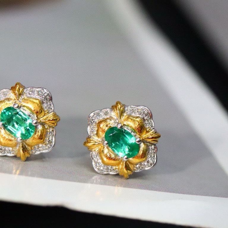 14k Gold 0.50 Ctw Natural Emerald & Diamond Earrings - 5