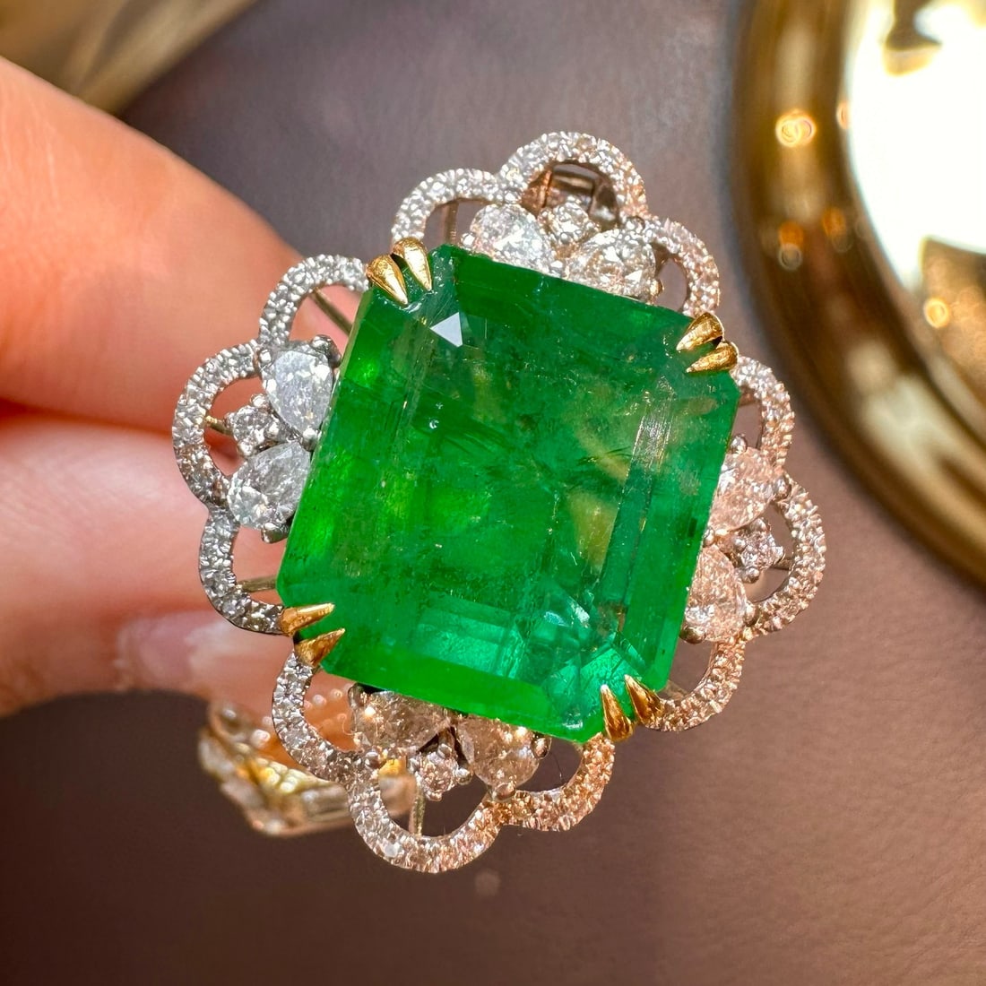 14k Gold 7.10 Ct Natural Emerald & Diamond Ring - 3