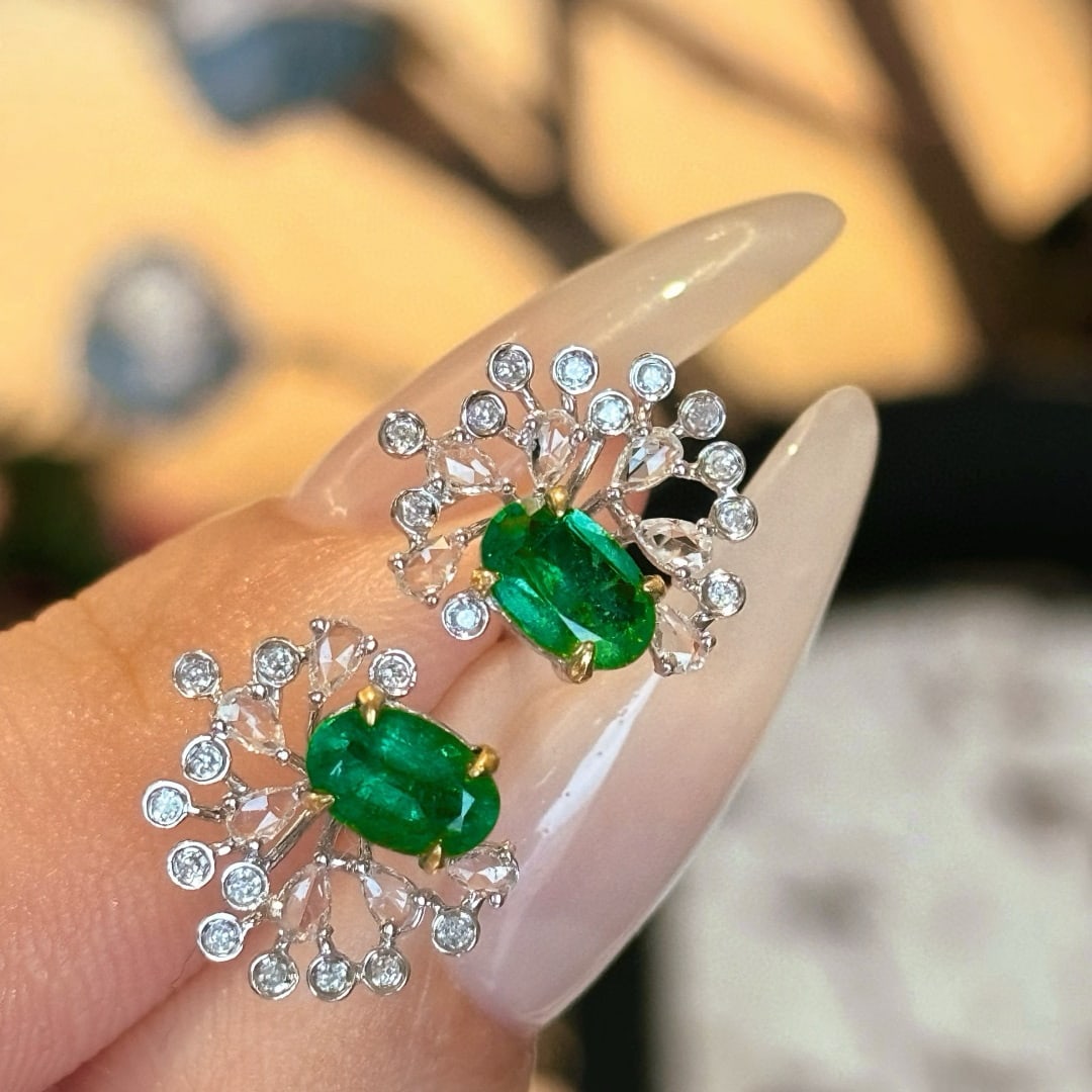 14k Gold 0.80 Ct Natural Emerald & Diamond Earrings - 4