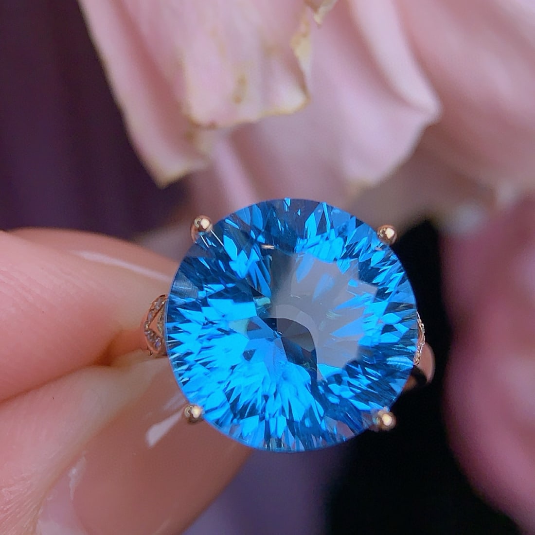14k Gold 11.3 Ct Natural Topaz & Diamond Ring: Ref:230987188 // gold content:14k gold // ring size:7. 25us // // main gemstone:topaz // shape:round // carat weight:11. 3ct // color:blue // treatment:natural // cut grade:g // // adjacent gemstone
