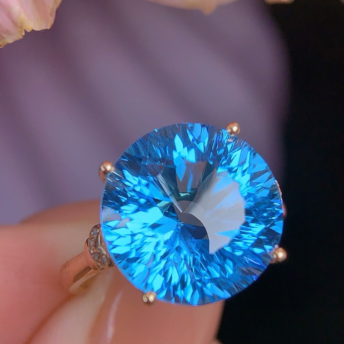 14k Gold 11.3 Ct Natural Topaz & Diamond Ring - 4