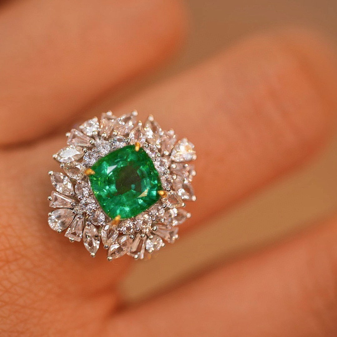 14k Gold 2.6 Ct Natural Emerald & Diamond Ring - 2
