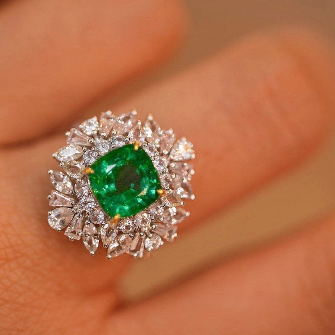 14k Gold 2.6 Ct Natural Emerald & Diamond Ring - 4