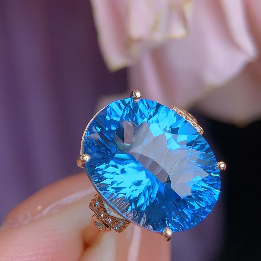 14k Gold 10.15 Ct Natural Topaz & Diamond Ring: Ref:230987190 // gold content:14k gold // ring size:7. 25us // // main gemstone:topaz // shape:oval // carat weight:10. 15ct // color:blue // treatment:natural // cut grade:g // // adjacent gemstone