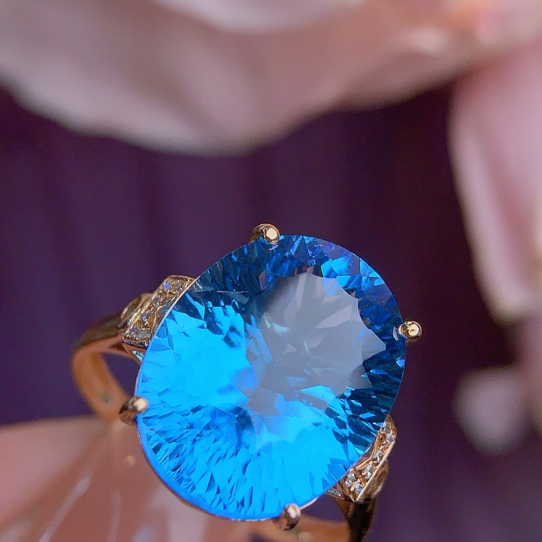14k Gold 10.15 Ct Natural Topaz & Diamond Ring - 6