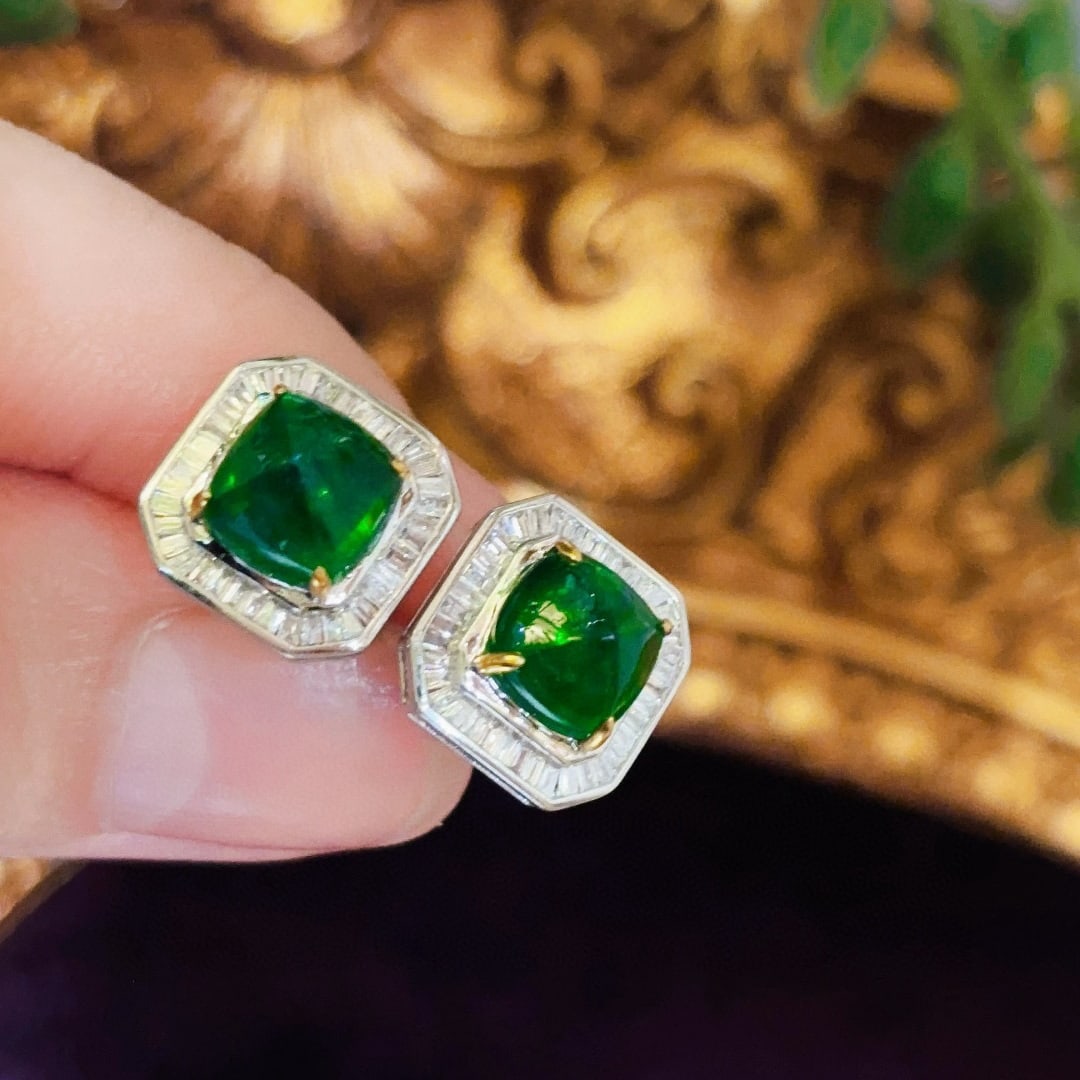 14k Gold 2.70 Ct Natural Emerald & Diamond Earrings: Ref:230987196 // gold content:14k gold // main gemstone:emerald // shape:suger-loaf // carat weight:2. 70ct // color:green // treatment:natural // cut grade:g // // adjacent gemstone 2 : diamond //