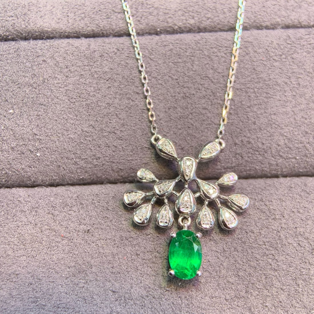 14k Gold 0.65 Ct Natural Emerald & Diamond Pendant( Without Chain ): Ref:230987199 // gold content:14k gold // main gemstone:emerald // shape:oval // carat weight:0. 65ct // color:green // treatment:natural // cut grade:g // // adjacent gemstone 2 : diamond // number