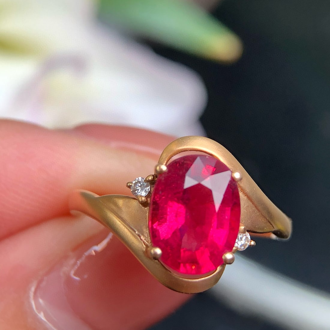 14k Gold 2.46 Ct Natural Tourmaline & Diamond Ring: Ref:230987200 // gold content:14k gold // ring size:7. 25us // // main gemstone:tourmaline // shape:oval // carat weight:2. 46ct // color:red // treatment:natural // cut grade:g // // adjacent gemston