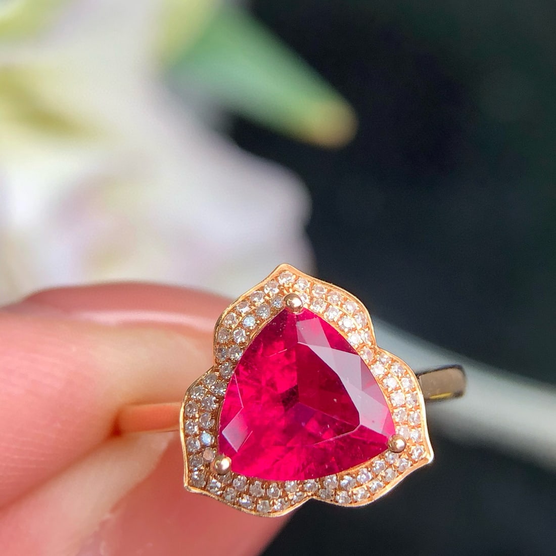 14k Gold 1.8 Ct Natural Tourmaline & Diamond Ring: Ref:230987201 // gold content:14k gold // ring size:7. 25us // // main gemstone:tourmaline // shape:triangle // carat weight:1. 8ct // color:red // treatment:natural // cut grade:g // // adjacent