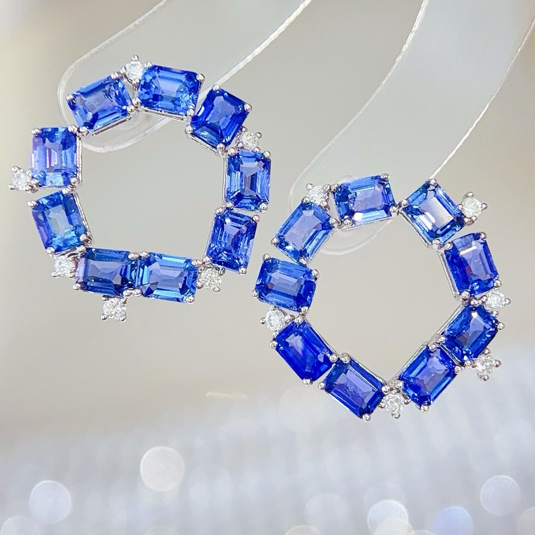 14k Gold 5.1 Ct Natural Sapphire & Diamond Earrings: Ref:230987202 // gold content:14k gold // main gemstone:sapphire // shape:emerald // carat weight:5. 1ct // color:blue // treatment:natural // cut grade:g // // adjacent gemstone 2 : diamond //