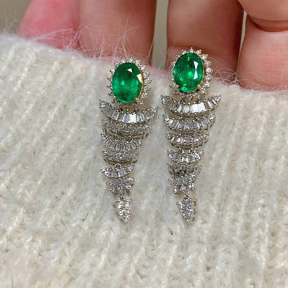 14k Gold 2.30 Ct Natural Emerald & Diamond Earrings - 4