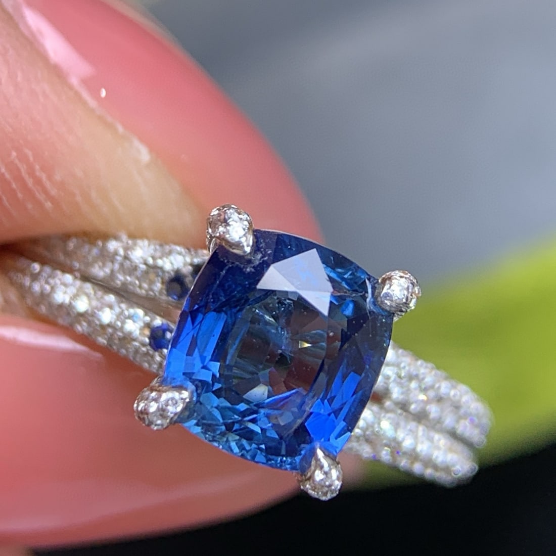 14k Gold 2.80 Ctw Natural Sapphire & Diamond Ring: Ref:230987210 // gold content:14k gold // ring size:7. 25us // // main gemstone:sapphire // shape:cushion // carat weight:2. 03ct // color:blue // treatment:natural // cut grade:g // // adjacent gemst