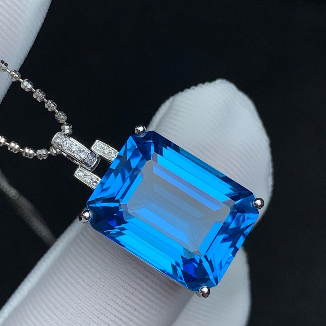 14k Gold 15.45 Ct Natural Topaz & Diamond Pendant( Without Chain ) - 3