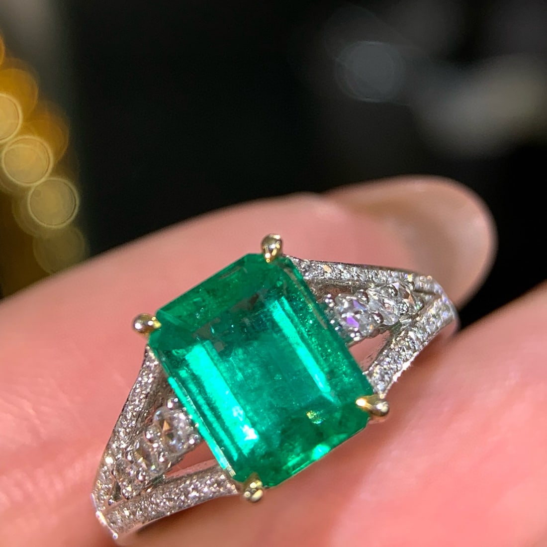 14k Gold 1.9 Ct Natural Emerald & Diamond Ring - 2