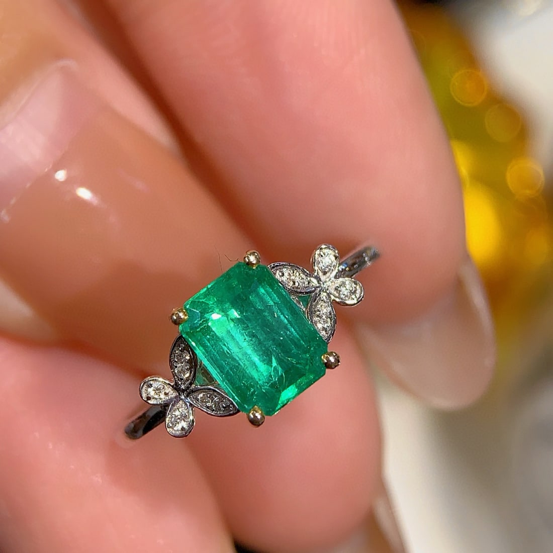 14k Gold 1.30 Ctw Natural Emerald & Diamond Ring: Ref:230987217 // gold content:14k gold // ring size:7. 25us // // main gemstone:emerald // shape:emerald // carat weight:1. 26ct // color:green // treatment:natural // cut grade:g // // adjacent