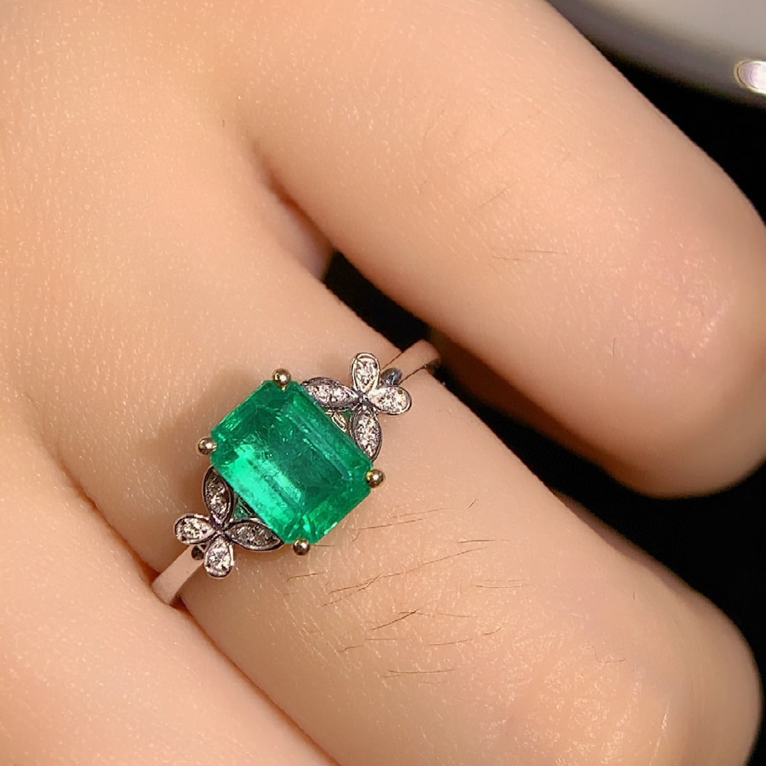14k Gold 1.30 Ctw Natural Emerald & Diamond Ring - 6