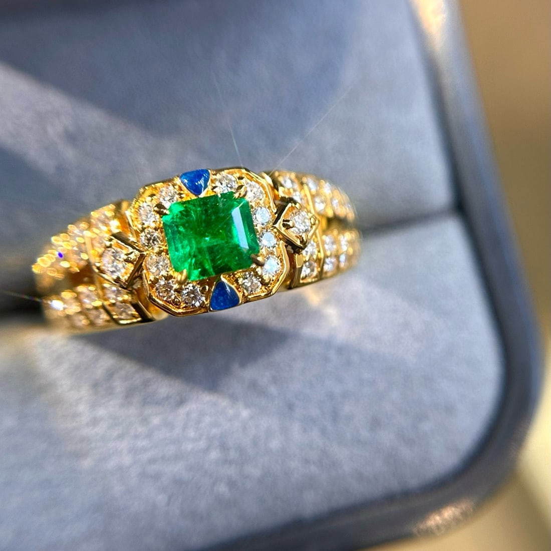 14k Gold 0.77 Ctw Natural Emerald & Diamond Ring: Ref:230987220 // gold content:14k gold // ring size:7. 25us // // main gemstone:emerald // shape:emerald // carat weight:0. 40ct // color:green // treatment:natural // cut grade:g // // adjacent