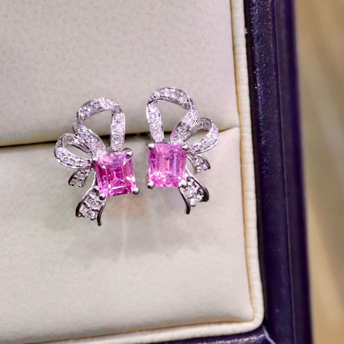 14k Gold 1.03 Ctw Natural Sapphire & Diamond Ring: Ref:230987221 // gold content:14k gold // ring size:7. 25us // // main gemstone:sapphire // shape:emerald // carat weight:0. 85ct // color:pink // treatment:natural // cut grade:g // // adjacent