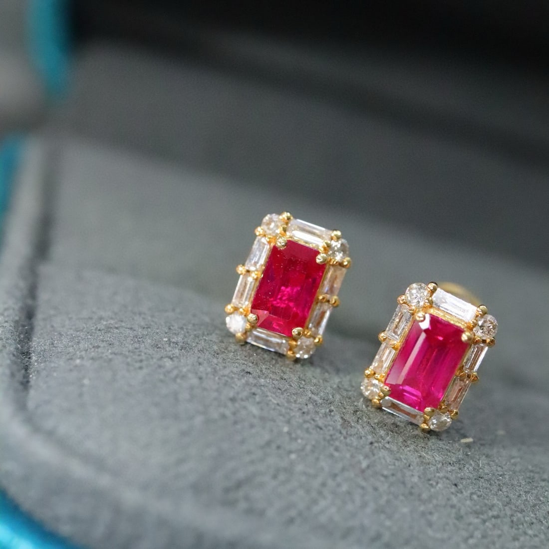 14k Gold 0.94 Ctw Natural Ruby & Diamond Earrings: Ref:230987227 // gold content:14k gold // main gemstone:ruby // shape:emerald // carat weight:0. 72ct // color:red // treatment:natural // cut grade:g // // adjacent gemstone 2 : diamond // shape:roun