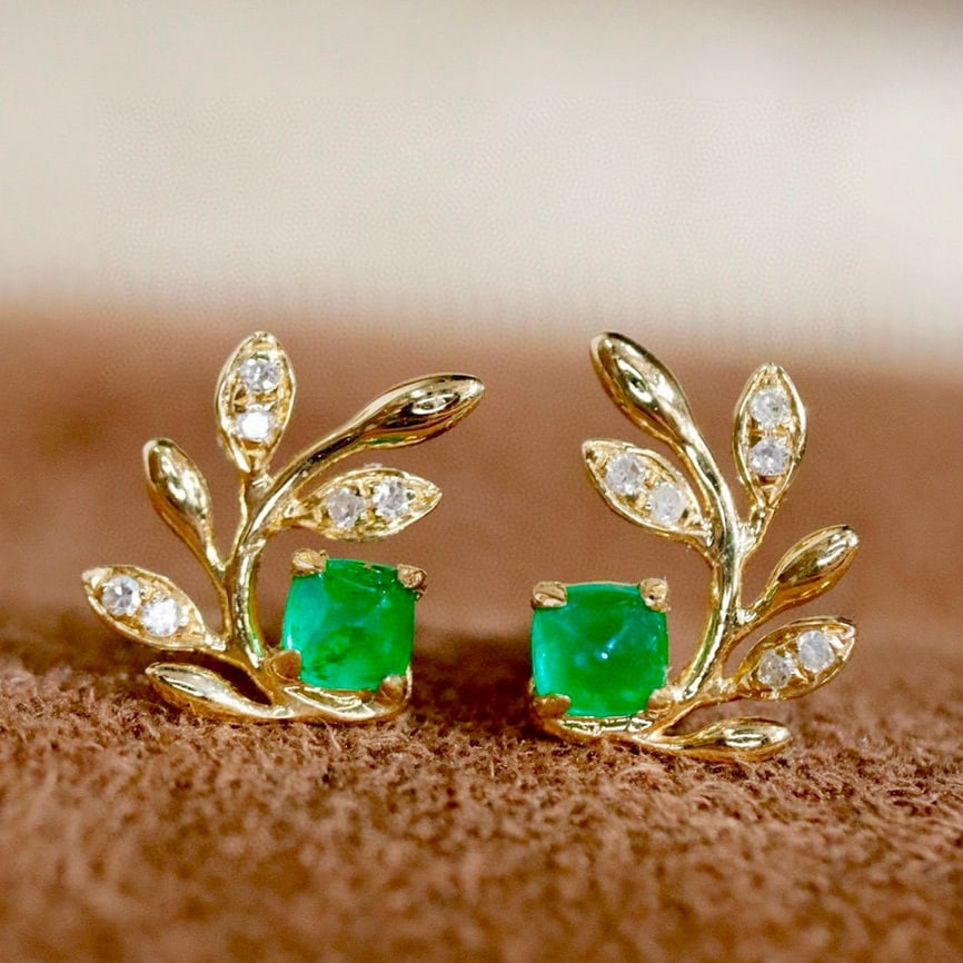 14k Gold 0.39 Ctw Natural Emerald & Diamond Earrings: Ref:230987228 // gold content:14k gold // main gemstone:emerald // shape:emerald // carat weight:0. 35ct // color:green // treatment:natural // cut grade:g // // adjacent gemstone 2 : diamond //