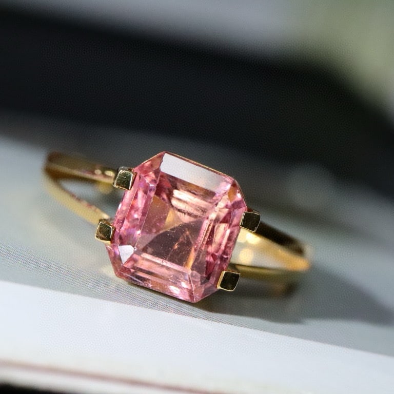 14k Gold 2.63 Ct Natural Tourmaline & Diamond Ring: Ref:230987229 // gold content:14k gold // ring size:7. 25us // // main gemstone:tourmaline // shape:emerald // carat weight:2. 63ct // color:pink // treatment:natural // cut grade:g // // adjacent gem