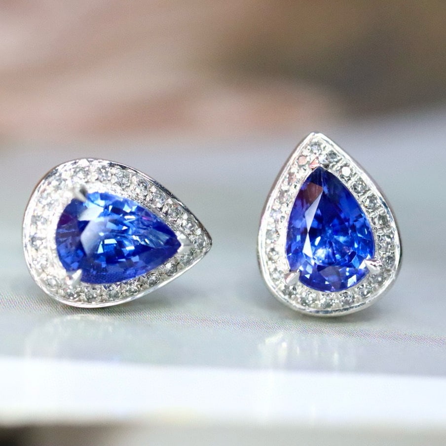 14k Gold 2.16 Ctw Natural Sapphire & Diamond Earrings: Ref:230987230 // gold content:14k gold // main gemstone:sapphire // shape:pear // carat weight:2. 0ct // color:blue // treatment:natural // cut grade:g // // adjacent gemstone 2 : diamond //