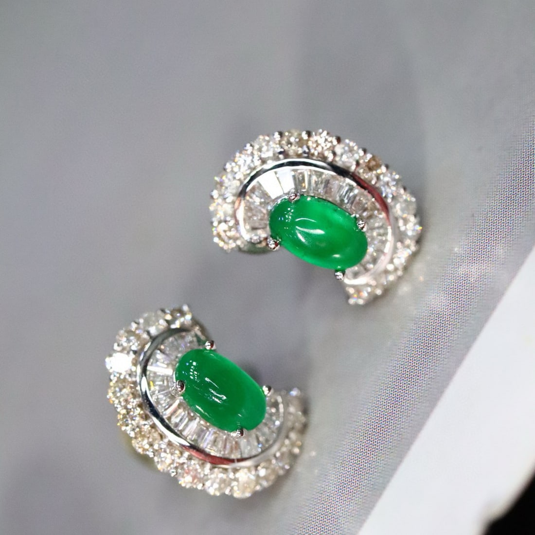 14k Gold 0.97 Ctw Natural Emerald & Diamond Earrings - 3