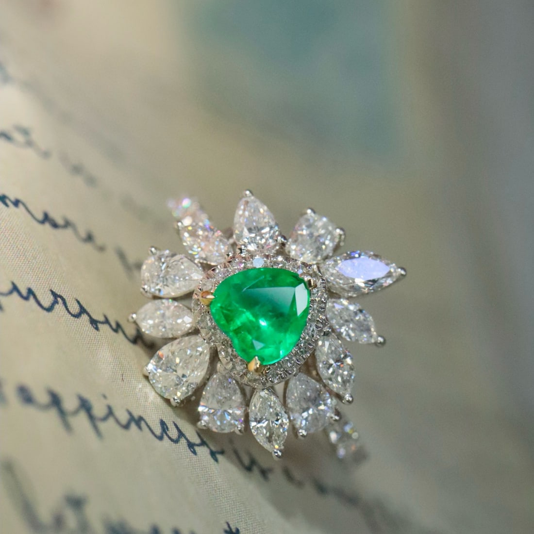 14k Gold 1.58 Ctw Natural Emerald & Diamond Ring: Ref:230987237 // gold content:14k gold // ring size:7. 25us // // main gemstone:emerald // shape:triangle // carat weight:0. 39ct // color:green // treatment:natural // cut grade:g // // adjacent