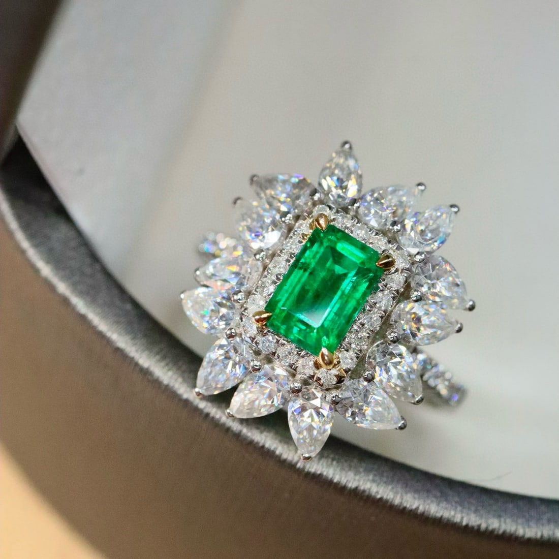 14k Gold 0.93 Ctw Natural Emerald & Diamond Ring: Ref:230987240 // gold content:14k gold // ring size:7. 25us // // main gemstone:emerald // shape:emerald // carat weight:0. 83ct // color:green // treatment:natural // cut grade:g // // adjacent