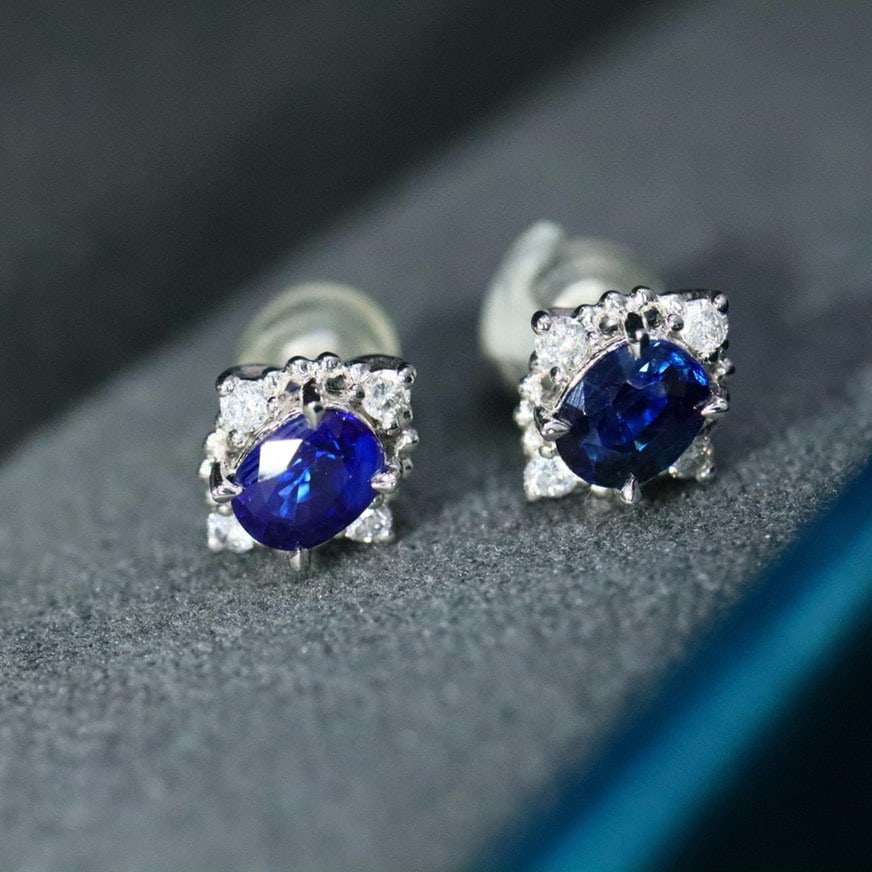 14k Gold 1.11 Ctw Natural Sapphire & Diamond Earrings: Ref:230987241 // gold content:14k gold // main gemstone:sapphire // shape:oval // carat weight:0. 95ct // color:blue // treatment:natural // cut grade:g // // adjacent gemstone 2 : diamond //