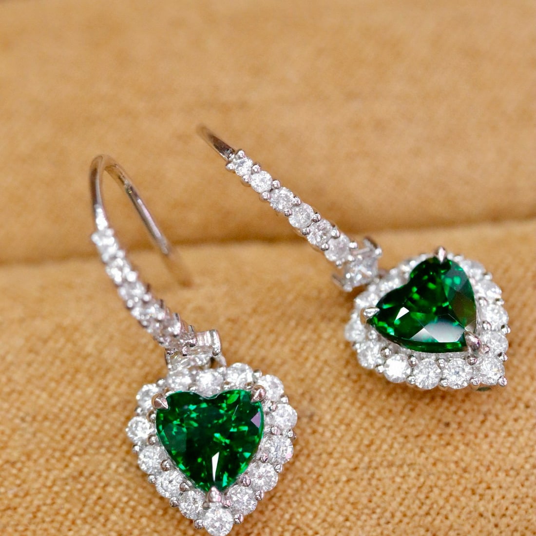 14k Gold 3.10 Ctw Natural Tsavorite & Diamond Earrings: Ref:230987242 // gold content:14k gold // main gemstone:tsavorite // shape:heart // carat weight:2. 32ct // color:green // treatment:natural // cut grade:g // // adjacent gemstone 2 : diamond // shape