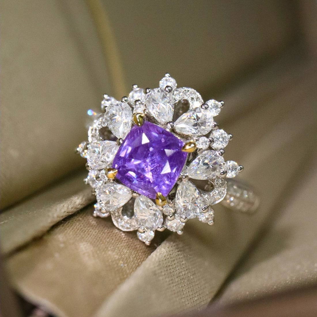 14k Gold 1.46 Ctw Natural Sapphire & Diamond Ring: Ref:230987247 // gold content:14k gold // ring size:7. 25us // // main gemstone:sapphire // shape:cushion // carat weight:1. 02ct // color:blue // treatment:natural // cut grade:g // // adjacent