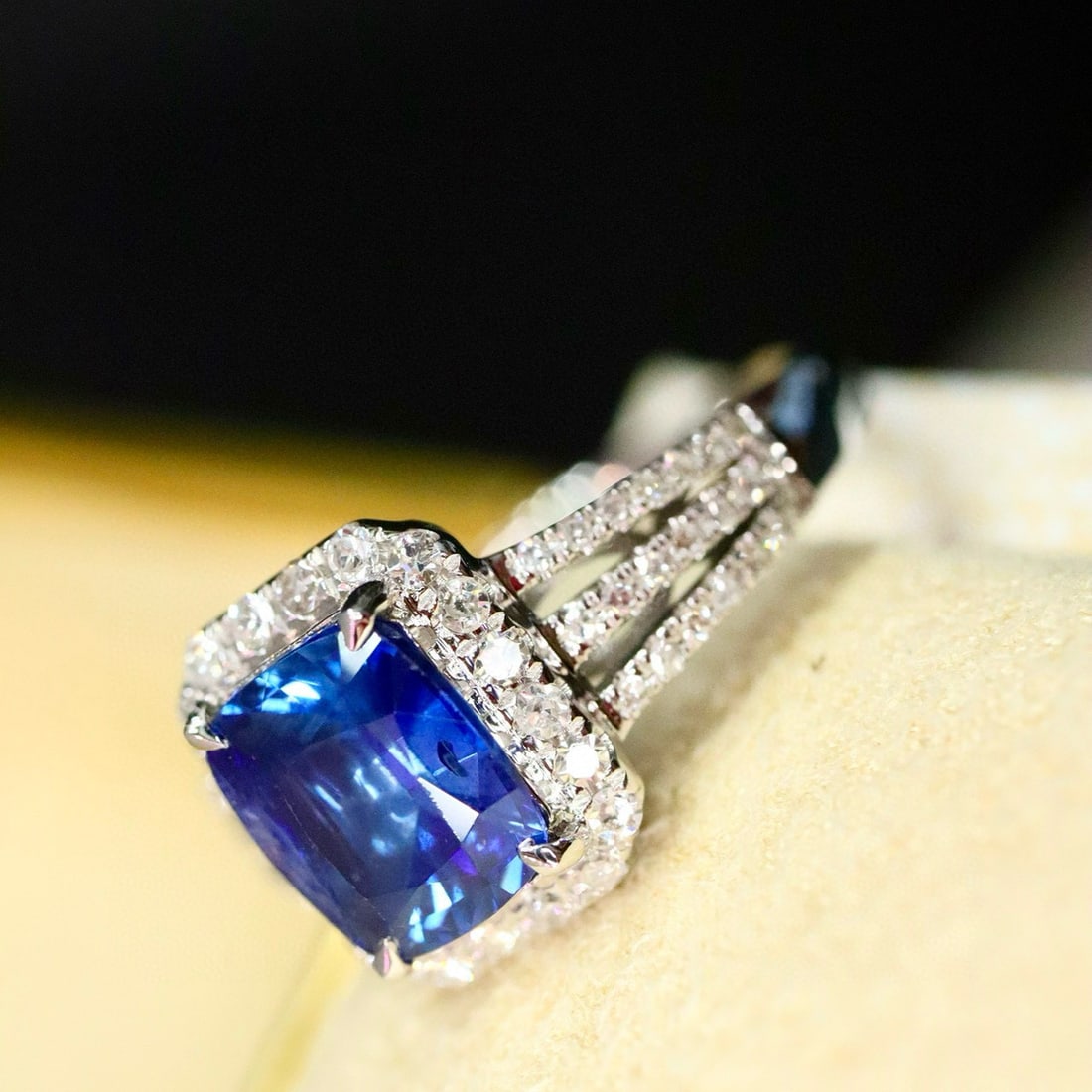 14k Gold 1.79 Ctw Natural Sapphire & Diamond Ring - 4