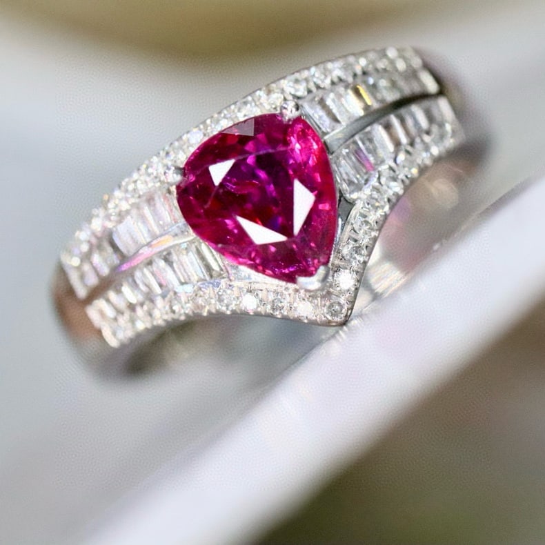14k Gold 1.39 Ctw Natural Ruby & Diamond Ring: Ref:230987251 // gold content:14k gold // ring size:7. 25us // // main gemstone:ruby // shape:pear // carat weight:1. 01ct // color:red // treatment:natural // cut grade:g // // adjacent gemstone 2 : 