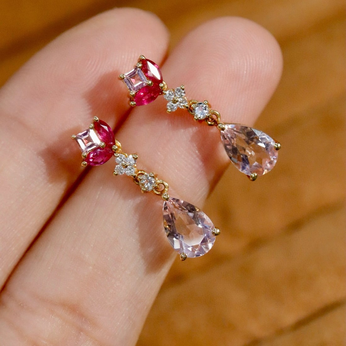 14k Gold 2.07 Ctw Natural Morganite & Tourmaline Earrings: Ref:230987252 // gold content:14k gold // main gemstone:morganite // shape:pear // carat weight:1. 75ct // color:pink // treatment:natural // cut grade:g // // adjacent gemstone 2 : tourmaline //