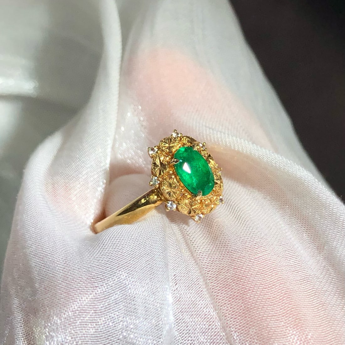14k Gold 0.68 Ctw Natural Emerald & Diamond Ring - 2