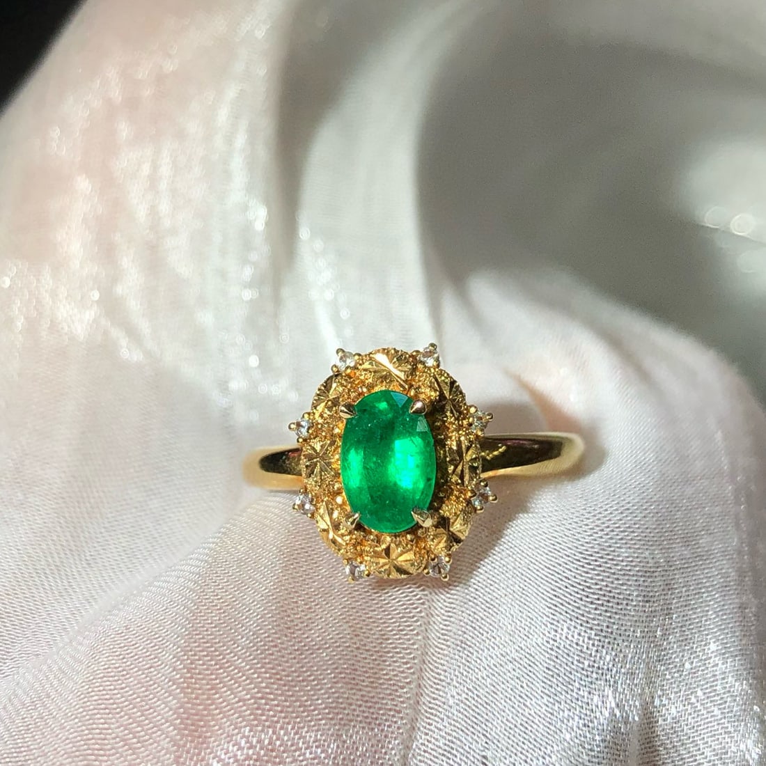 14k Gold 0.68 Ctw Natural Emerald & Diamond Ring - 4