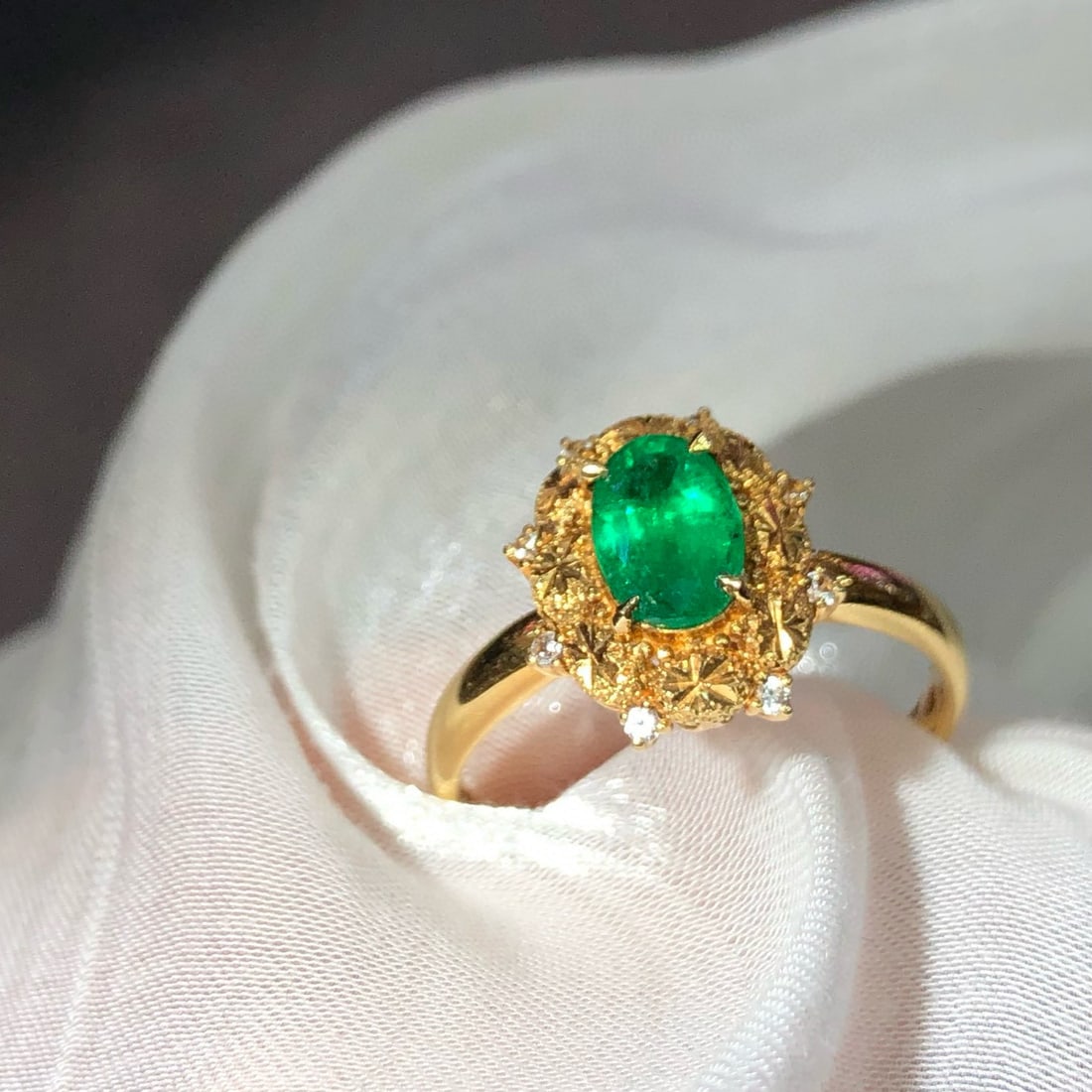 14k Gold 0.68 Ctw Natural Emerald & Diamond Ring - 6