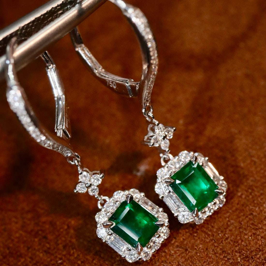 14k Gold 1.58 Ctw Natural Emerald & Diamond Earrings - 4