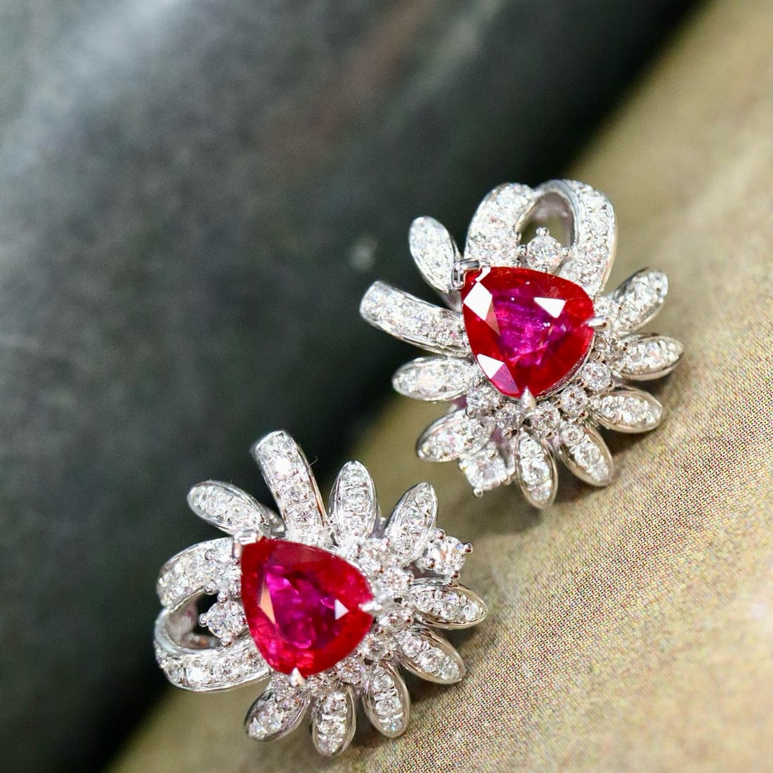 14k Gold 2.65 Ctw Natural Ruby & Diamond Earrings: Ref:230987258 // gold content:14k gold // main gemstone:ruby // shape:pear // carat weight:2. 03ct // color:red // treatment:natural // cut grade:g // // adjacent gemstone 2 : diamond // shape:round /