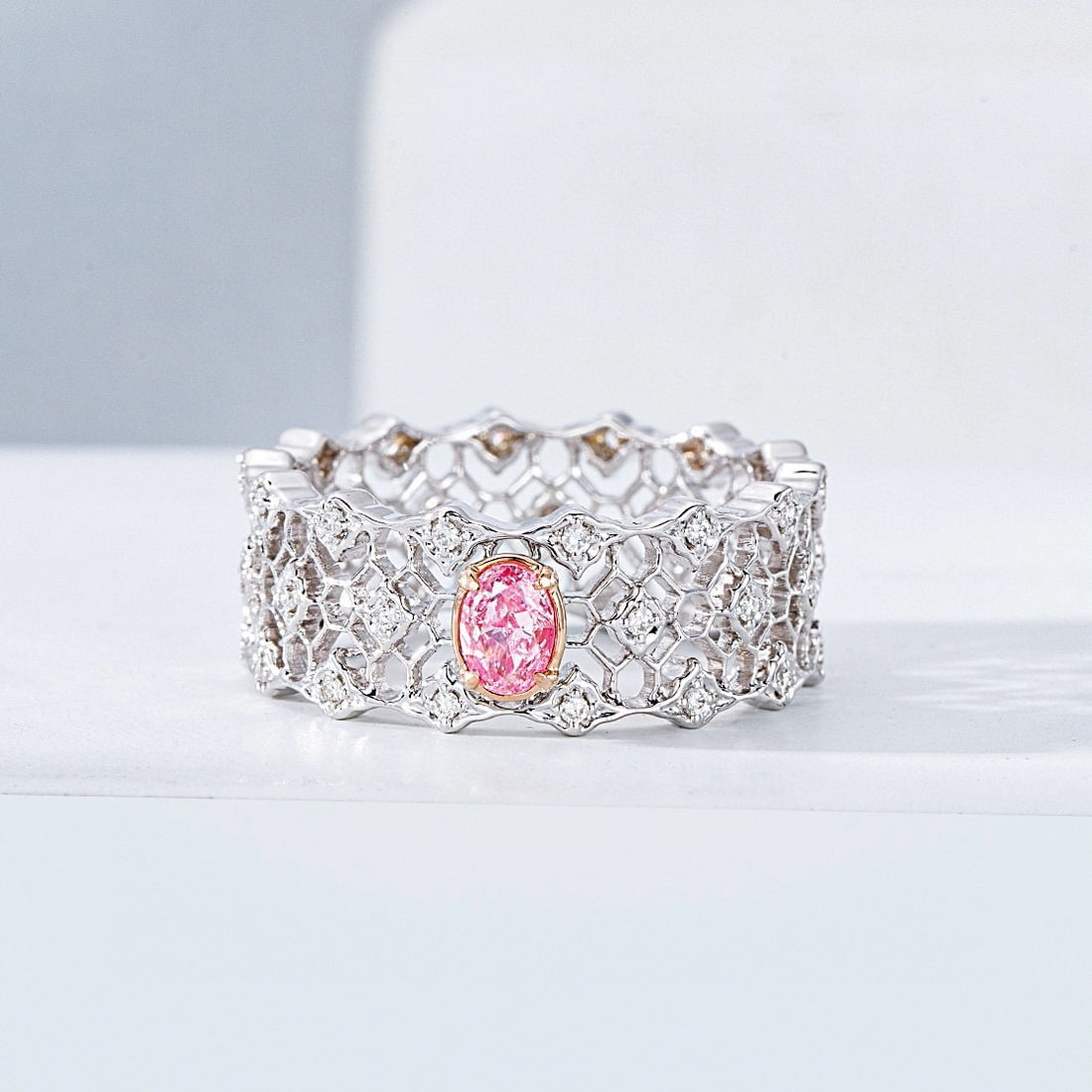 14k Gold 0.47 Ctw Natural Pink Diamond & Diamond Ring: Ref:230988003 // gold content:14k gold // ring size:7. 25us // // main gemstone:pink diamond // shape:oval // carat weight:0. 27ct // color:pink // treatment:natural // // adjacent gemstone 2 : diamon