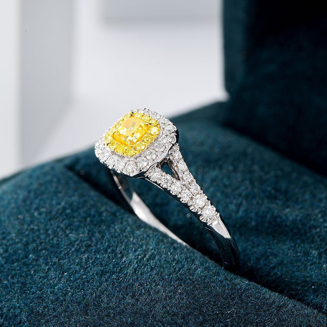 14k Gold 0.63 Ctw Natural Yellow Diamond & Diamond Ring - 3
