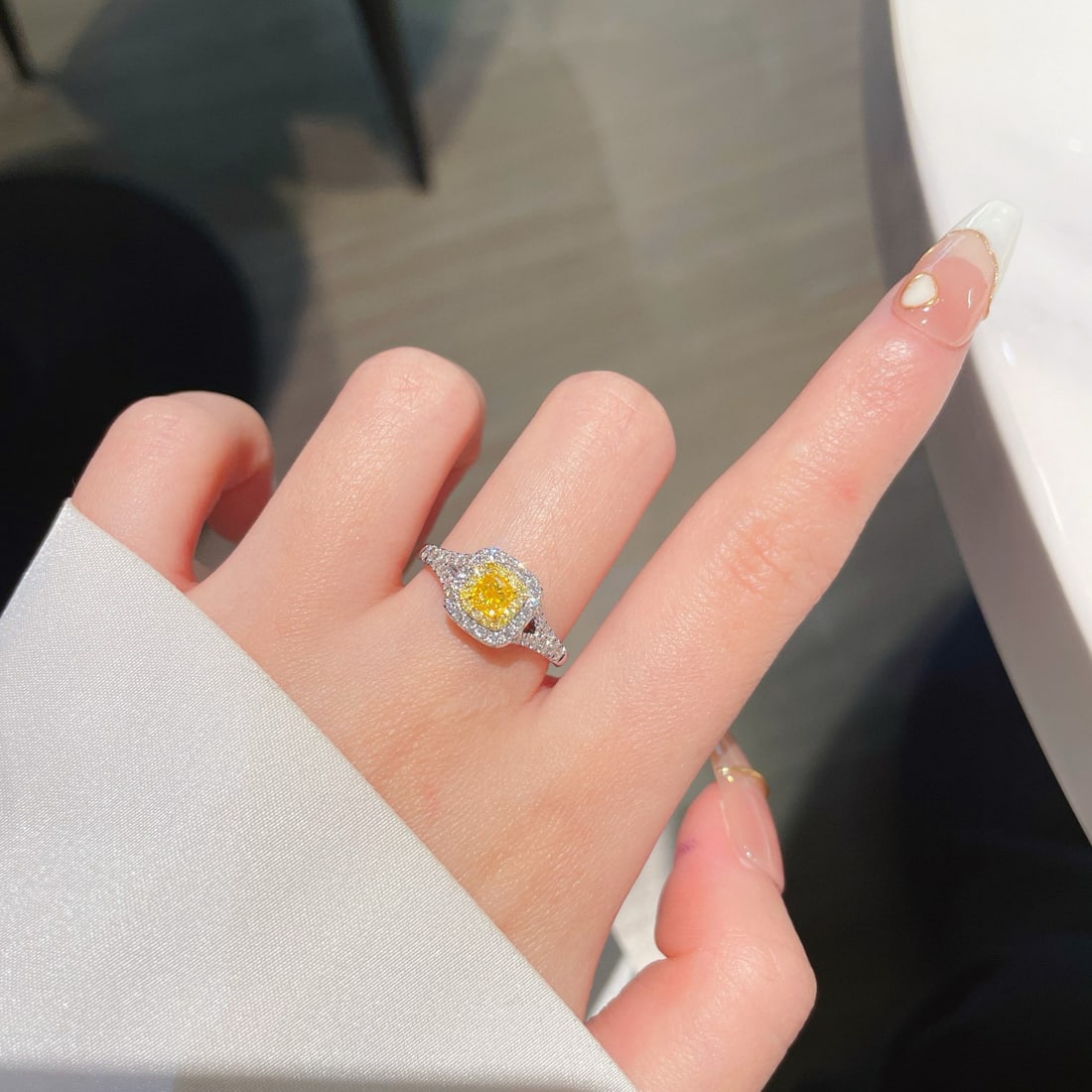 14k Gold 0.63 Ctw Natural Yellow Diamond & Diamond Ring - 4